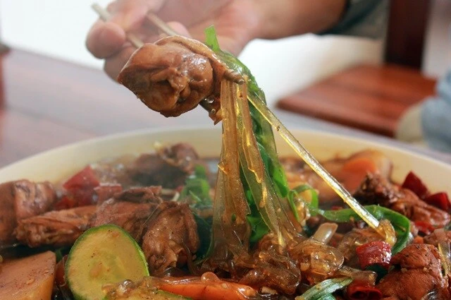 찜닭에 넓적당면 트렌드를 불러온 브랜드_2.jpg