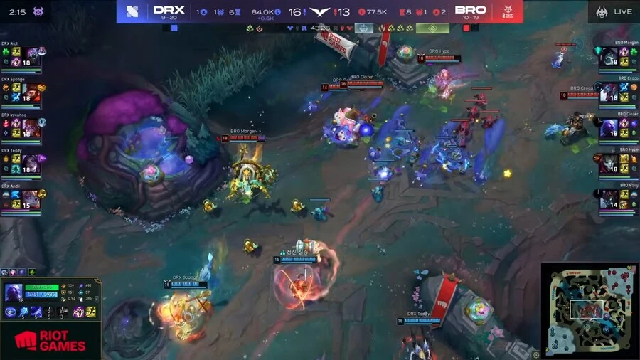 롤) 진짜 최근 본 칼부중 가장 비싼 칼부였음_3.png