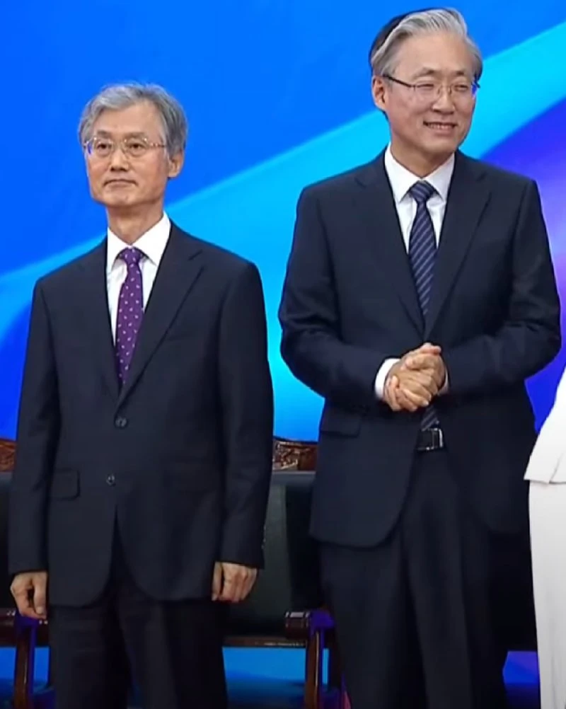 이재명 대통령 내외와 악수한 직후 사법부 두 수장의 표정