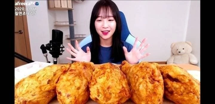 쯔양이 먹다가 남긴 음식.