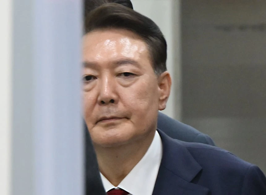 윤석열 전 대통령이 7월 9일 서울중앙지방법원에서 구속 전 피의자 심문을 마치고 나서는 모습.