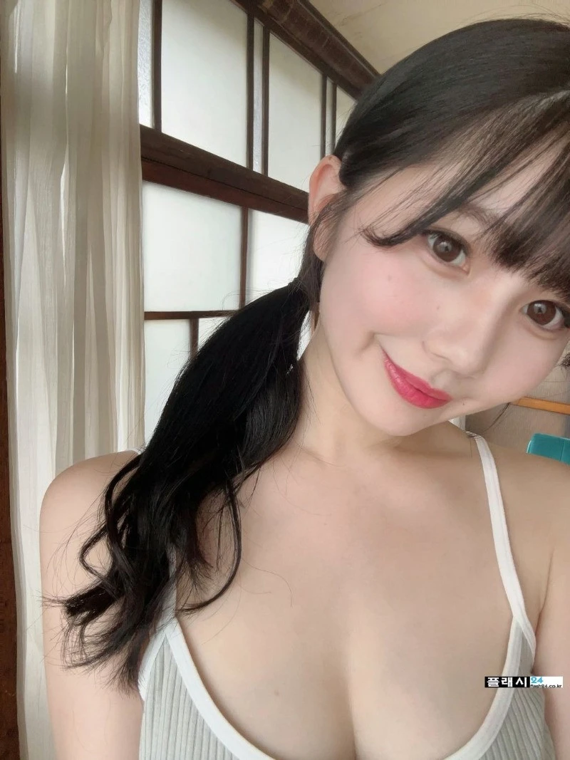 7월 신인 배우 마시로 사나 미모