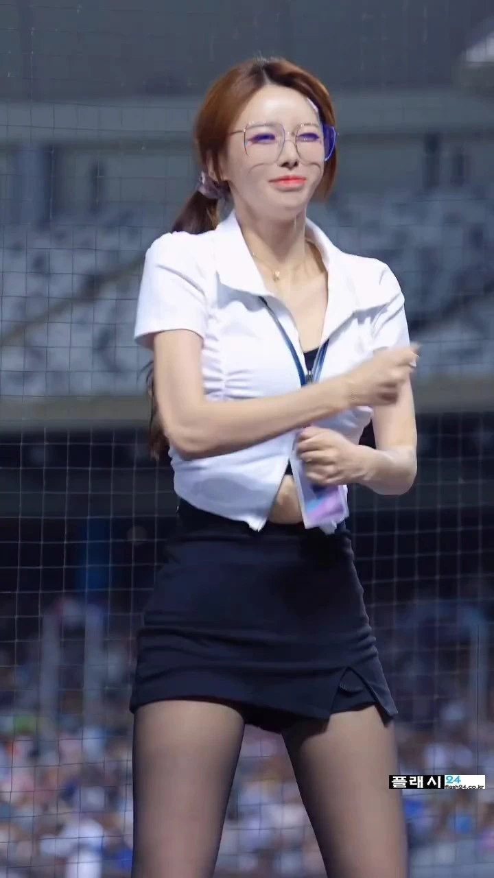 이아영 치어리더 야릇한 오피스룩