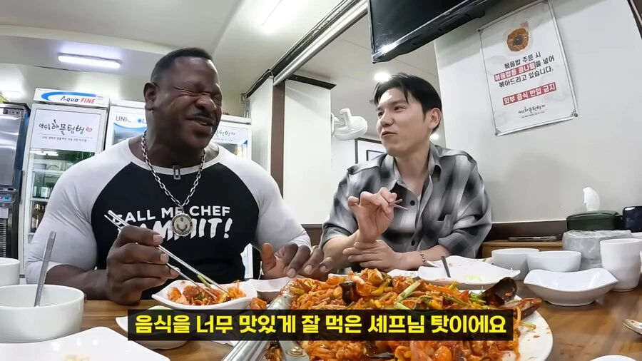 스스로 불러온 친절에 짓눌린 백악관 셰프_15.png