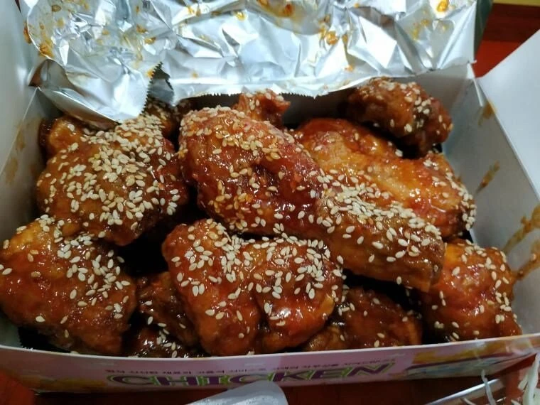 힘나게 하는 추억의 옛날 양념통닭...