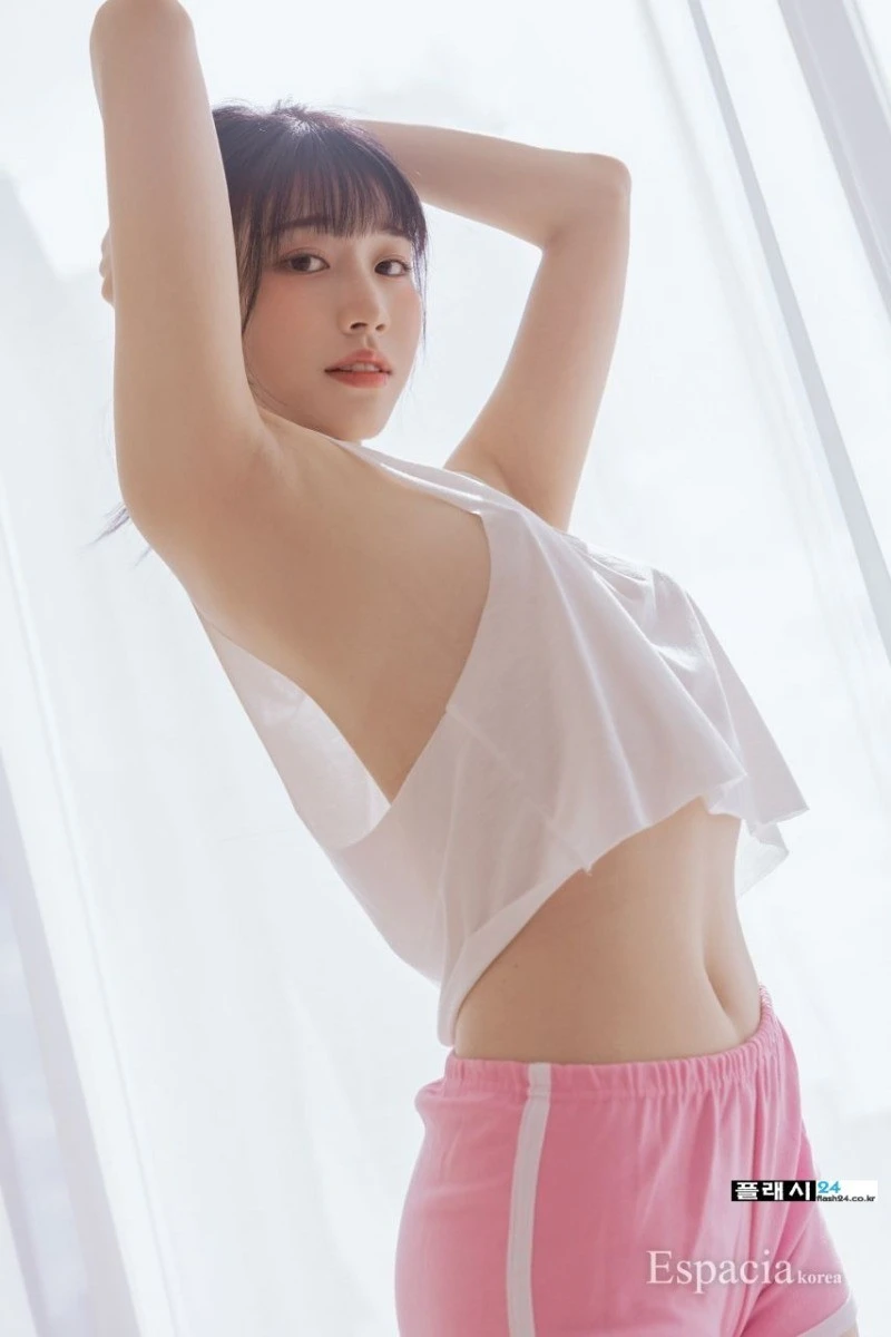 카와키타 사이카 크롭 핑크 돌핀팬츠