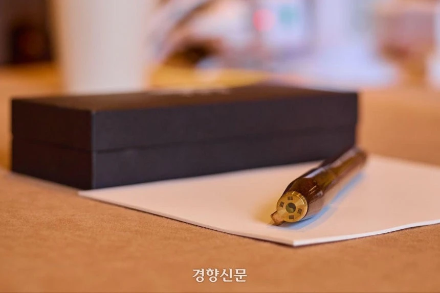 서명용 펜. 2025. 8. 26. 대통령실제공
