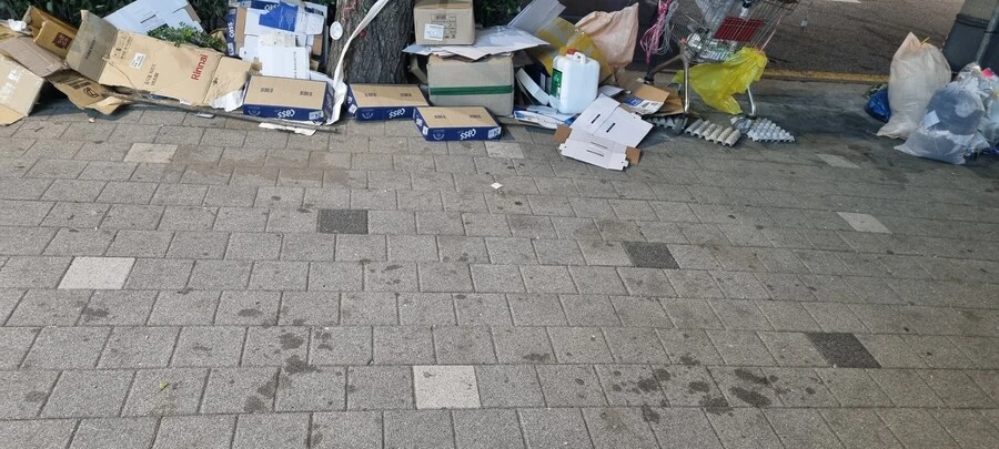약혐) 길 지나가는데 노숙자 아재가 벌여둔거 너무 심해서 찍음_4.jpg