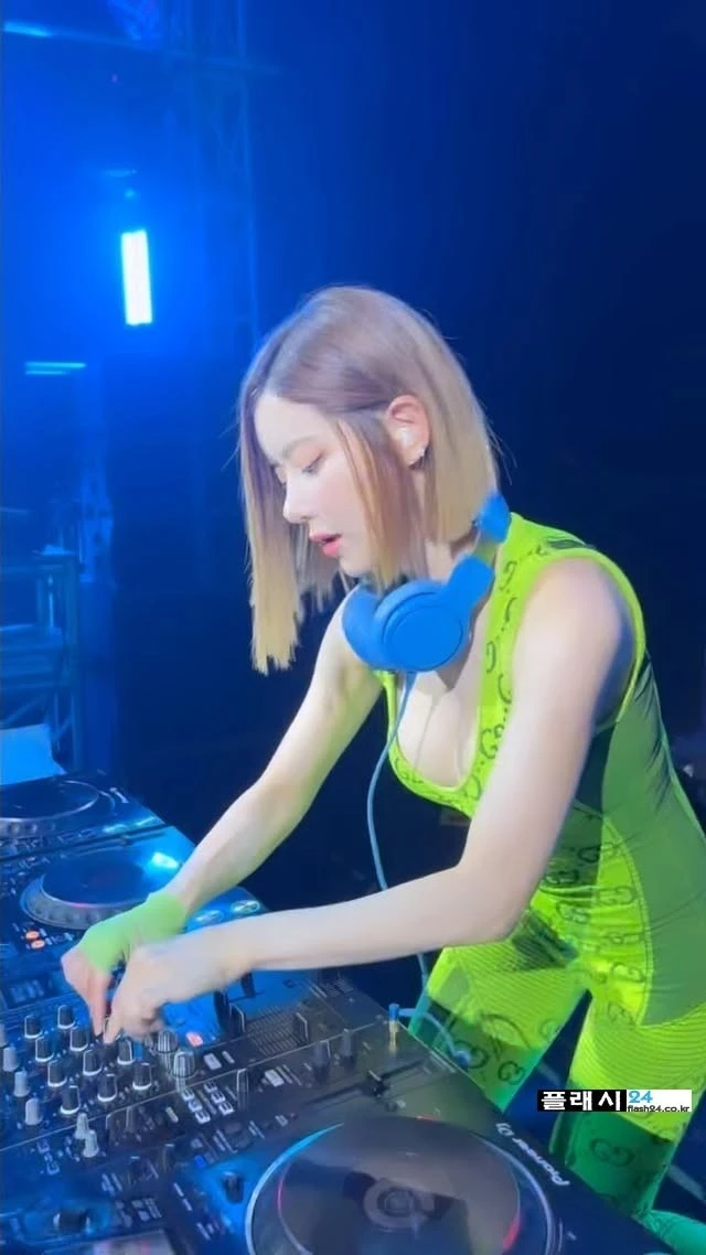 행사 열심히 뛰는 DJ 소다