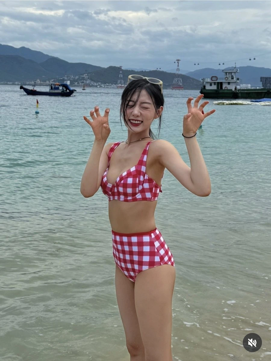 98년생 정예인 비키니